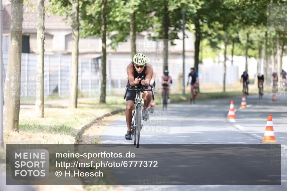 11.08.2024 - GEWOBA Citytriathlon Bremen H.Heesch http://msf.ph/oto/6777372 11.08.2024 11:45:38 Radfahren 822, 826, 867, 871, 873, 875, 900, 936, 994, 1029 meine-sportfotos.de