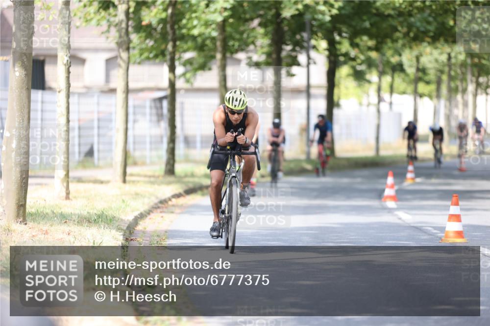 11.08.2024 - GEWOBA Citytriathlon Bremen H.Heesch http://msf.ph/oto/6777375 11.08.2024 11:45:38 Radfahren 822, 826, 867, 871, 873, 875, 900, 936, 994, 1029 meine-sportfotos.de