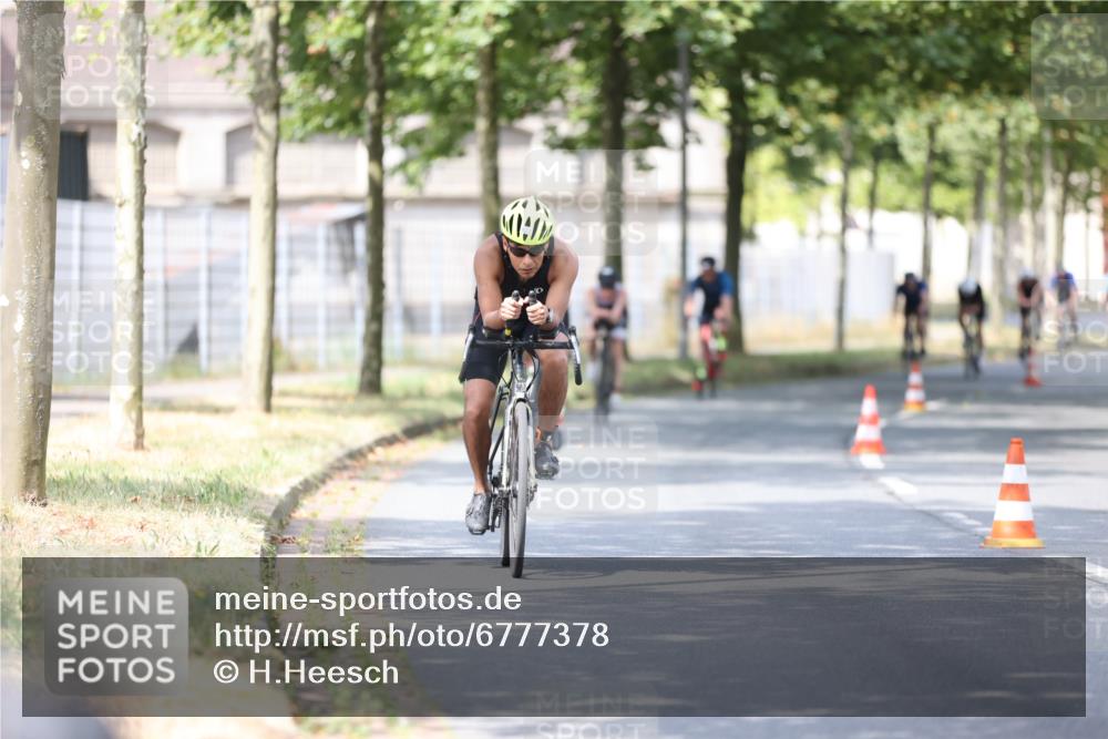 11.08.2024 - GEWOBA Citytriathlon Bremen H.Heesch http://msf.ph/oto/6777378 11.08.2024 11:45:38 Radfahren 822, 826, 867, 871, 873, 875, 900, 936, 994, 1029 meine-sportfotos.de