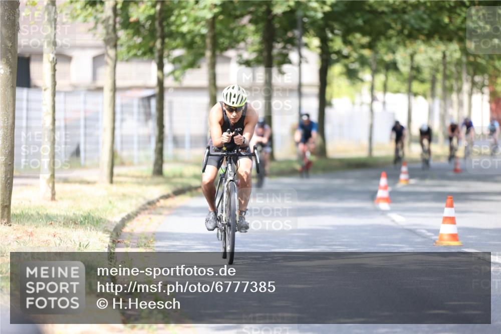 11.08.2024 - GEWOBA Citytriathlon Bremen H.Heesch http://msf.ph/oto/6777385 11.08.2024 11:45:39 Radfahren 822, 826, 867, 871, 873, 875, 900, 936, 994, 1029 meine-sportfotos.de