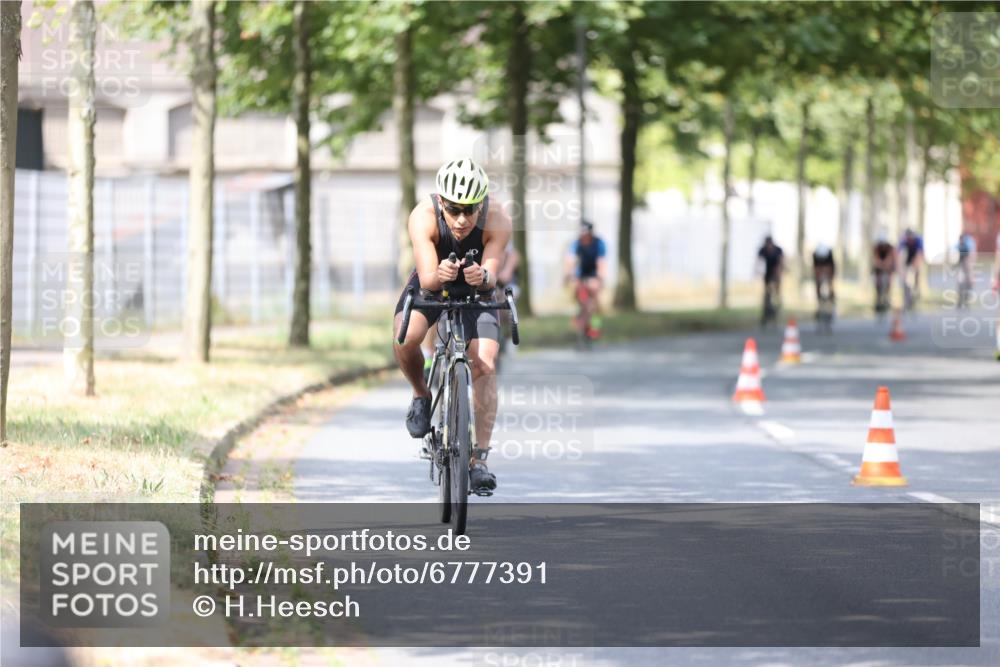 11.08.2024 - GEWOBA Citytriathlon Bremen H.Heesch http://msf.ph/oto/6777391 11.08.2024 11:45:39 Radfahren 822, 826, 867, 871, 873, 875, 900, 936, 994, 1029 meine-sportfotos.de