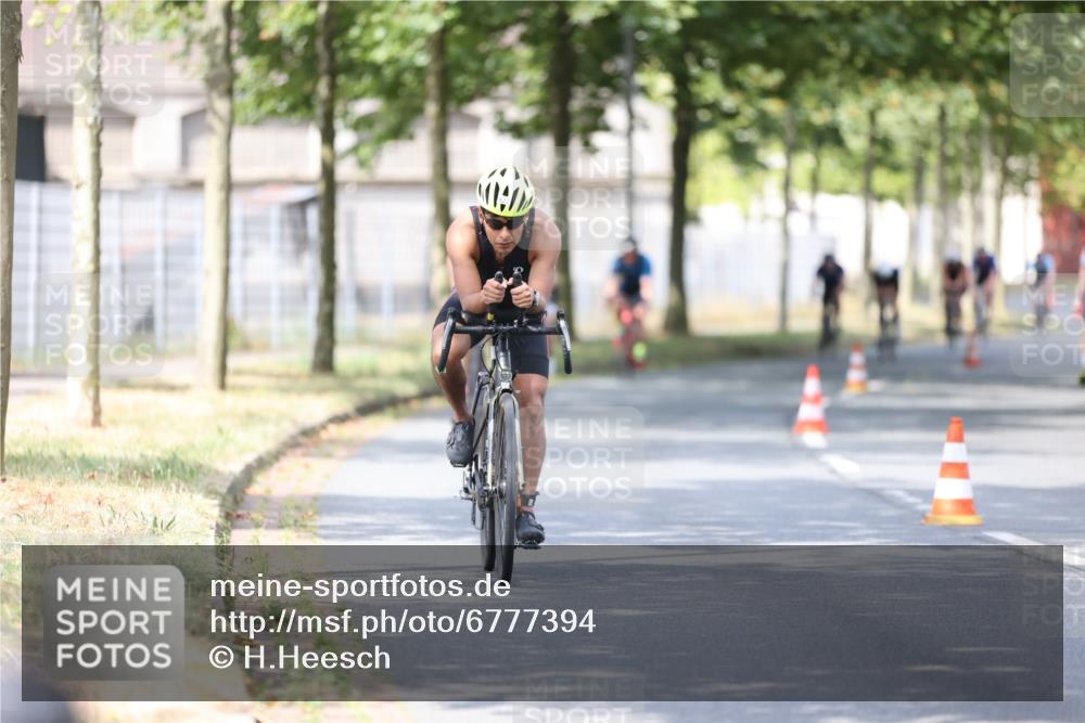 11.08.2024 - GEWOBA Citytriathlon Bremen H.Heesch http://msf.ph/oto/6777394 11.08.2024 11:45:39 Radfahren 822, 826, 867, 871, 873, 875, 900, 936, 994, 1029 meine-sportfotos.de