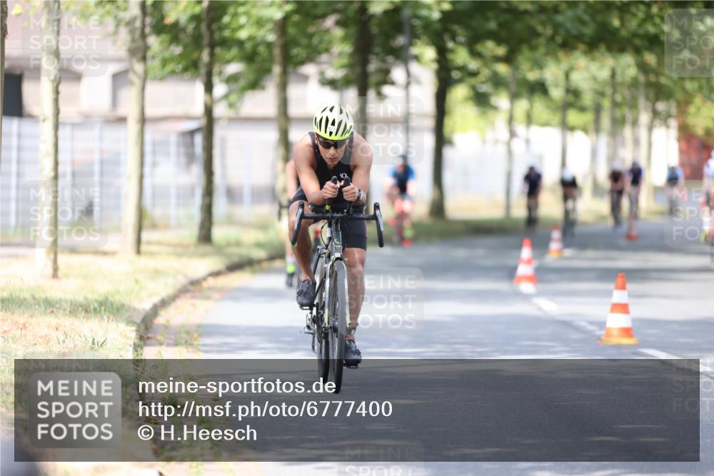11.08.2024 - GEWOBA Citytriathlon Bremen H.Heesch http://msf.ph/oto/6777400 11.08.2024 11:45:39 Radfahren 822, 826, 867, 871, 873, 875, 900, 936, 994, 1029 meine-sportfotos.de