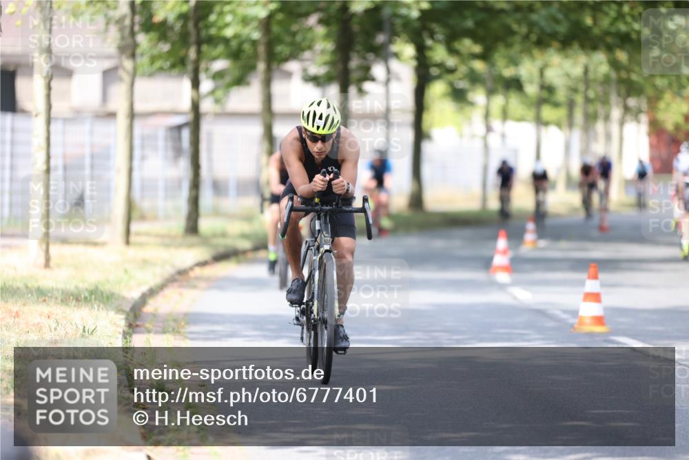 11.08.2024 - GEWOBA Citytriathlon Bremen H.Heesch http://msf.ph/oto/6777401 11.08.2024 11:45:39 Radfahren 822, 826, 867, 871, 873, 875, 900, 936, 994, 1029 meine-sportfotos.de