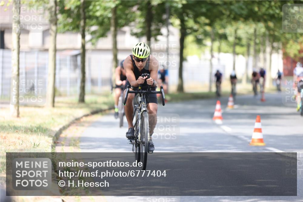 11.08.2024 - GEWOBA Citytriathlon Bremen H.Heesch http://msf.ph/oto/6777404 11.08.2024 11:45:39 Radfahren 822, 826, 867, 871, 873, 875, 900, 936, 994, 1029 meine-sportfotos.de