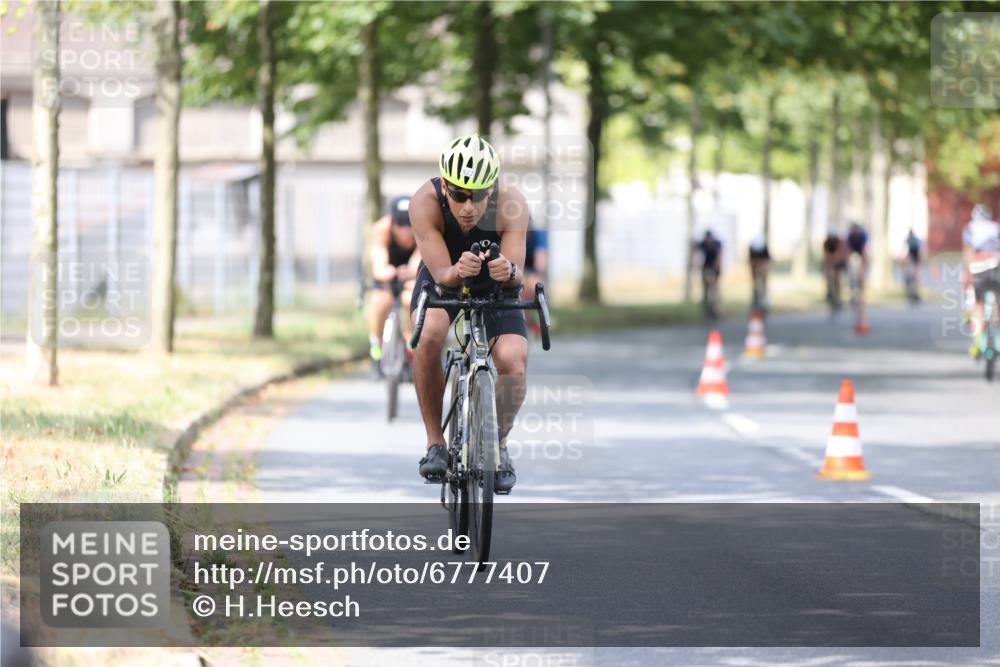 11.08.2024 - GEWOBA Citytriathlon Bremen H.Heesch http://msf.ph/oto/6777407 11.08.2024 11:45:39 Radfahren 822, 826, 867, 871, 873, 875, 900, 936, 994, 1029 meine-sportfotos.de