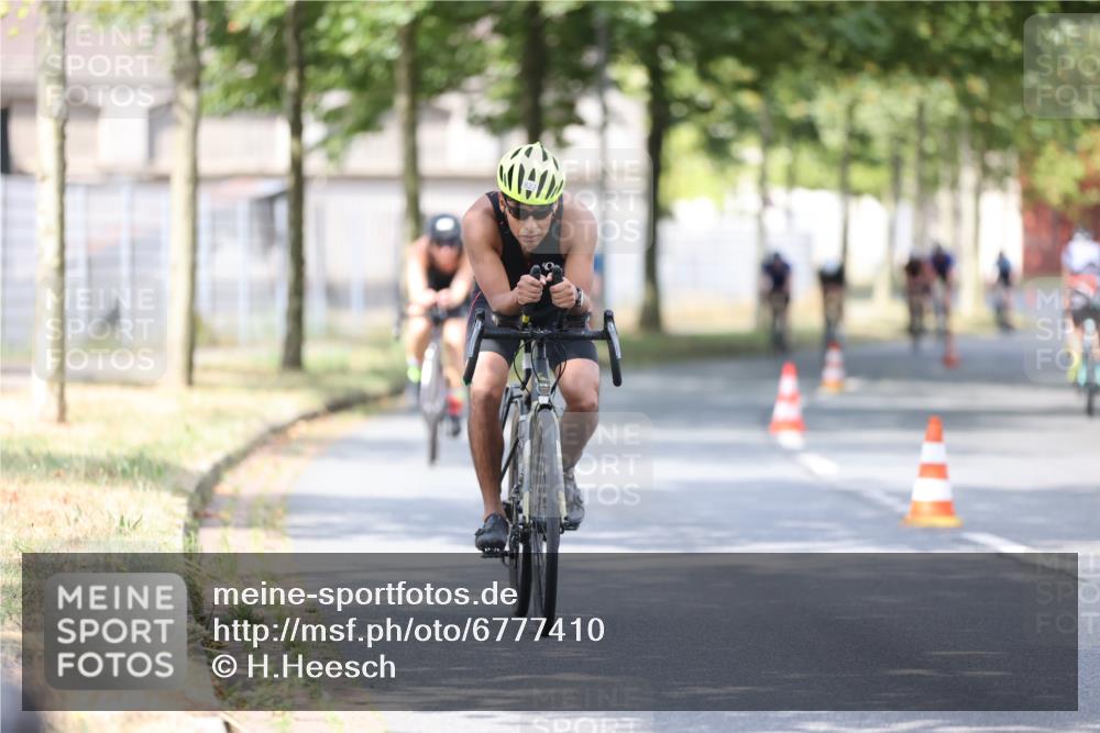 11.08.2024 - GEWOBA Citytriathlon Bremen H.Heesch http://msf.ph/oto/6777410 11.08.2024 11:45:39 Radfahren 822, 826, 867, 871, 873, 875, 900, 936, 994, 1029 meine-sportfotos.de