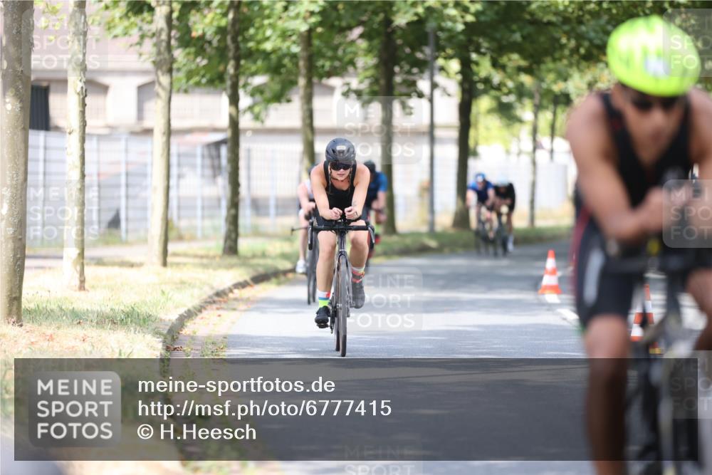 11.08.2024 - GEWOBA Citytriathlon Bremen H.Heesch http://msf.ph/oto/6777415 11.08.2024 11:45:40 Radfahren 822, 826, 867, 871, 873, 875, 936, 994, 1029 meine-sportfotos.de