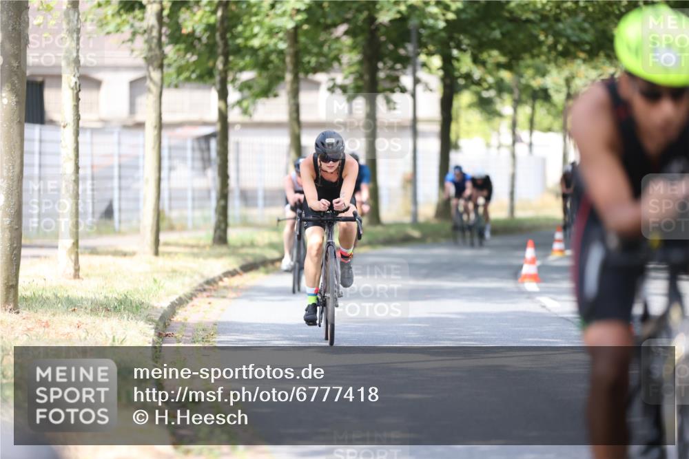 11.08.2024 - GEWOBA Citytriathlon Bremen H.Heesch http://msf.ph/oto/6777418 11.08.2024 11:45:40 Radfahren 822, 826, 867, 871, 873, 875, 936, 994, 1029 meine-sportfotos.de