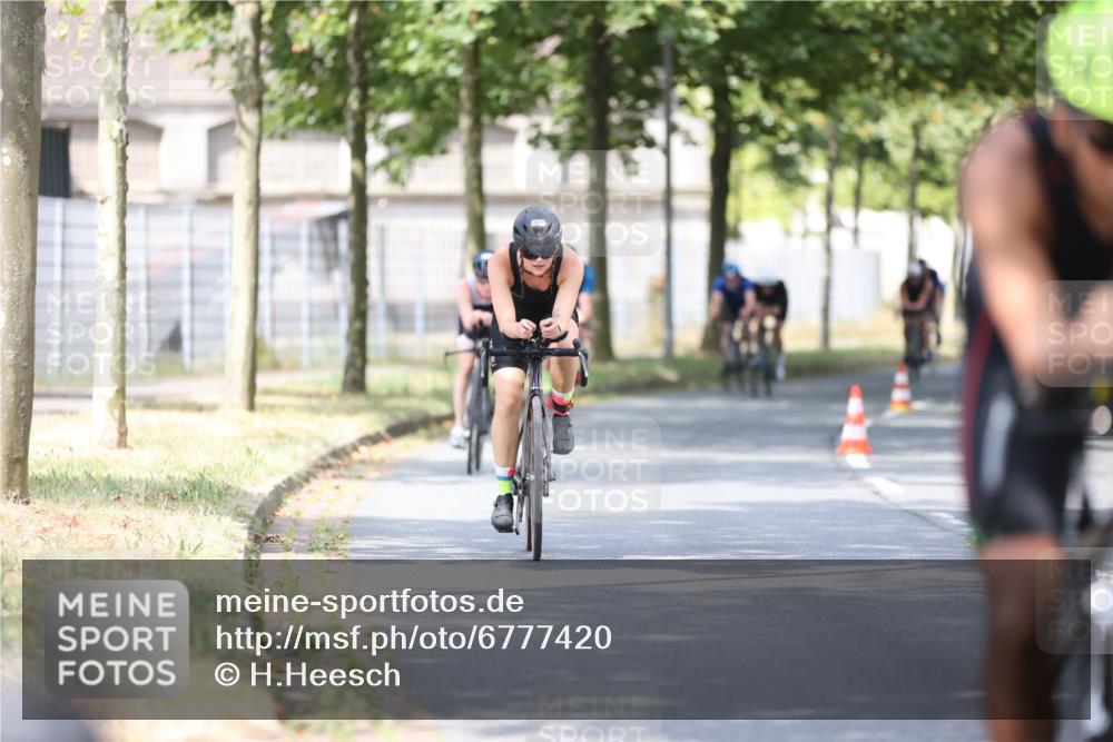 11.08.2024 - GEWOBA Citytriathlon Bremen H.Heesch http://msf.ph/oto/6777420 11.08.2024 11:45:40 Radfahren 822, 826, 867, 871, 873, 875, 936, 994, 1029 meine-sportfotos.de