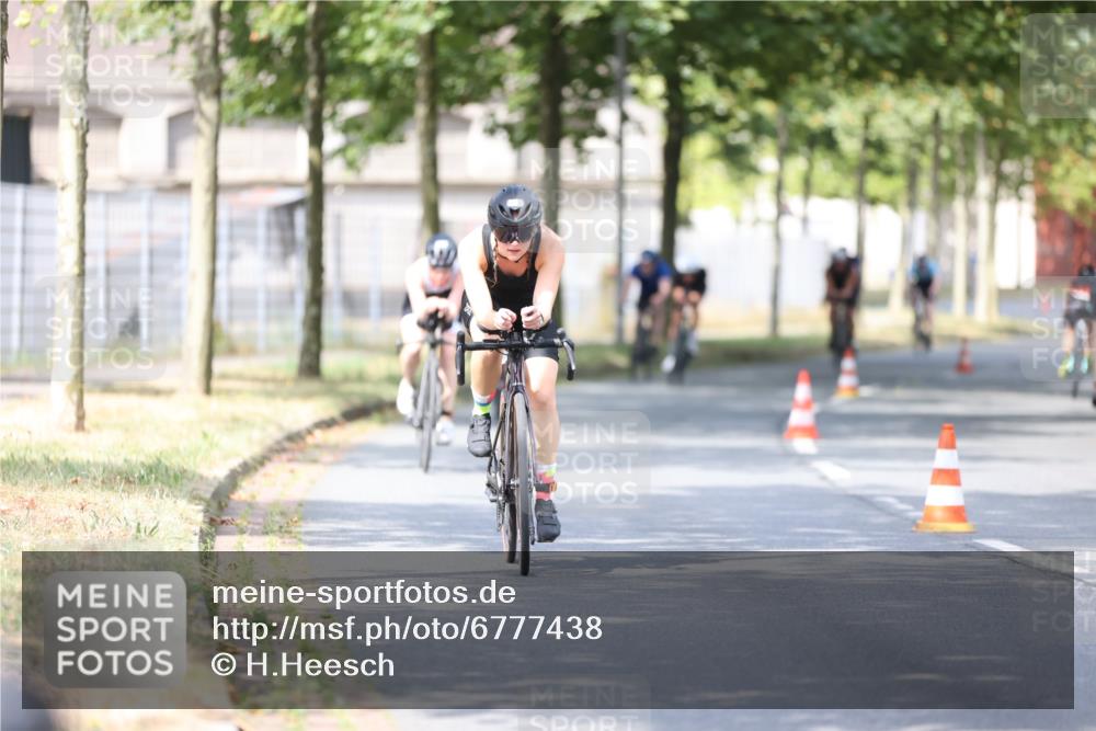 11.08.2024 - GEWOBA Citytriathlon Bremen H.Heesch http://msf.ph/oto/6777438 11.08.2024 11:45:40 Radfahren 822, 826, 867, 871, 873, 875, 936, 994, 1029 meine-sportfotos.de