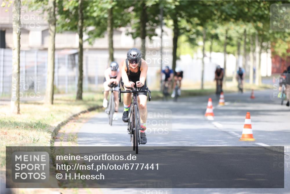 11.08.2024 - GEWOBA Citytriathlon Bremen H.Heesch http://msf.ph/oto/6777441 11.08.2024 11:45:40 Radfahren 822, 826, 867, 871, 873, 875, 936, 994, 1029 meine-sportfotos.de
