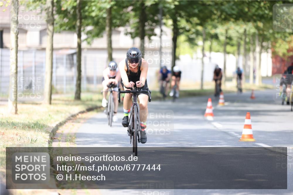 11.08.2024 - GEWOBA Citytriathlon Bremen H.Heesch http://msf.ph/oto/6777444 11.08.2024 11:45:40 Radfahren 822, 826, 867, 871, 873, 875, 936, 994, 1029 meine-sportfotos.de