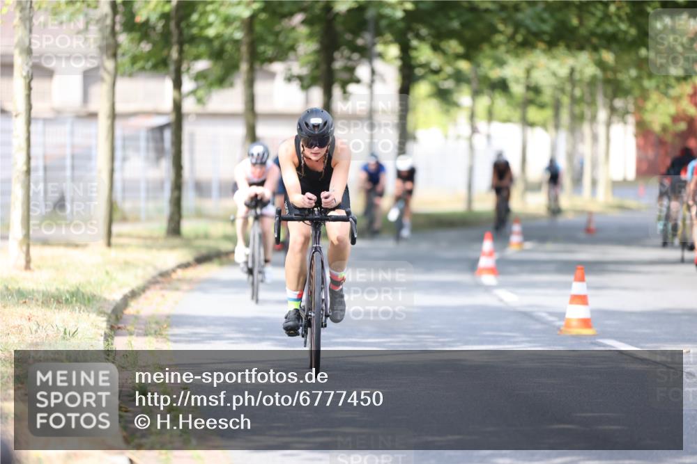 11.08.2024 - GEWOBA Citytriathlon Bremen H.Heesch http://msf.ph/oto/6777450 11.08.2024 11:45:40 Radfahren 822, 826, 867, 871, 873, 875, 936, 994, 1029 meine-sportfotos.de