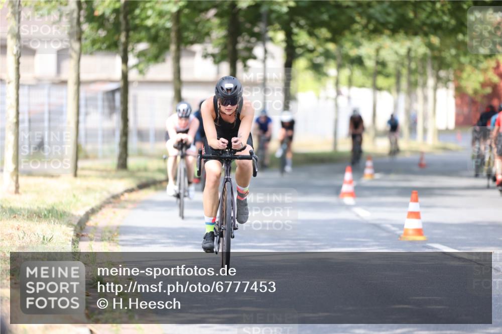 11.08.2024 - GEWOBA Citytriathlon Bremen H.Heesch http://msf.ph/oto/6777453 11.08.2024 11:45:41 Radfahren 822, 826, 867, 871, 873, 875, 936, 994, 1029 meine-sportfotos.de