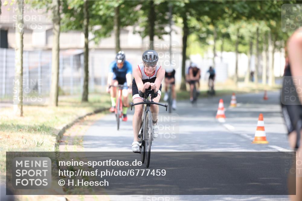 11.08.2024 - GEWOBA Citytriathlon Bremen H.Heesch http://msf.ph/oto/6777459 11.08.2024 11:45:42 Radfahren 822, 826, 867, 871, 873, 875, 936, 994, 1029 meine-sportfotos.de