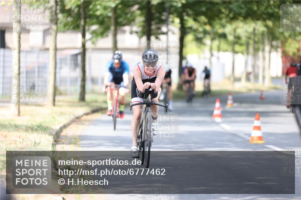 11.08.2024 - GEWOBA Citytriathlon Bremen H.Heesch http://msf.ph/oto/6777462 11.08.2024 11:45:42 Radfahren 822, 826, 867, 871, 873, 875, 936, 994, 1029 meine-sportfotos.de