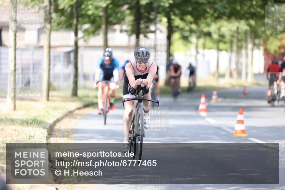 11.08.2024 - GEWOBA Citytriathlon Bremen H.Heesch http://msf.ph/oto/6777465 11.08.2024 11:45:42 Radfahren 822, 826, 867, 871, 873, 875, 936, 994, 1029 meine-sportfotos.de