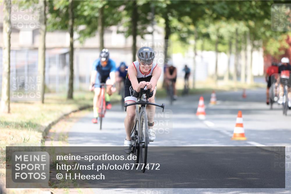 11.08.2024 - GEWOBA Citytriathlon Bremen H.Heesch http://msf.ph/oto/6777472 11.08.2024 11:45:42 Radfahren 822, 826, 867, 871, 873, 875, 936, 994, 1029 meine-sportfotos.de
