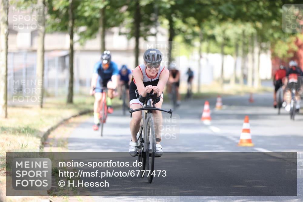 11.08.2024 - GEWOBA Citytriathlon Bremen H.Heesch http://msf.ph/oto/6777473 11.08.2024 11:45:42 Radfahren 822, 826, 867, 871, 873, 875, 936, 994, 1029 meine-sportfotos.de