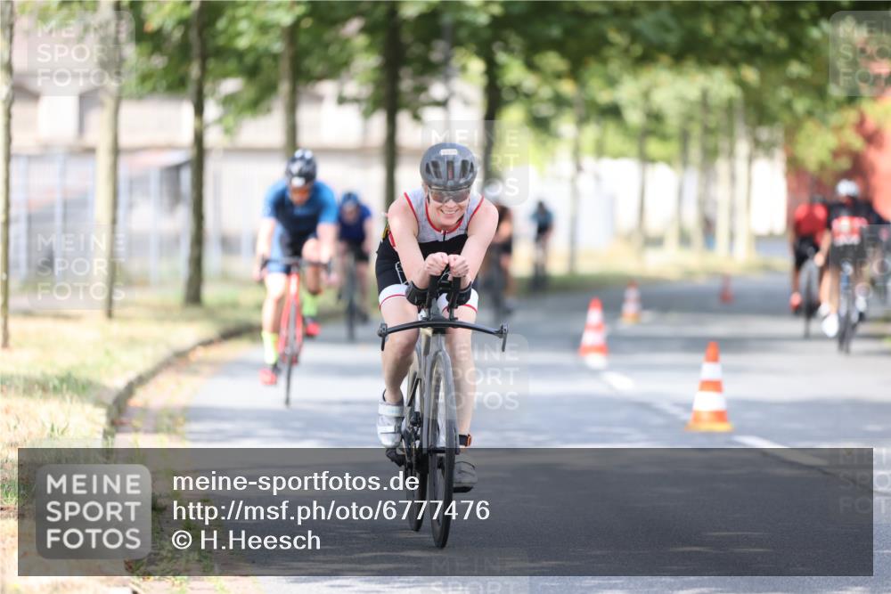 11.08.2024 - GEWOBA Citytriathlon Bremen H.Heesch http://msf.ph/oto/6777476 11.08.2024 11:45:42 Radfahren 822, 826, 867, 871, 873, 875, 936, 994, 1029 meine-sportfotos.de