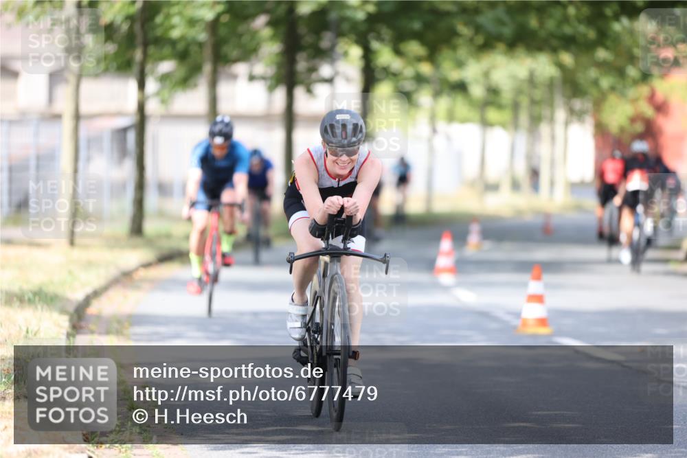 11.08.2024 - GEWOBA Citytriathlon Bremen H.Heesch http://msf.ph/oto/6777479 11.08.2024 11:45:42 Radfahren 822, 826, 867, 871, 873, 875, 936, 994, 1029 meine-sportfotos.de