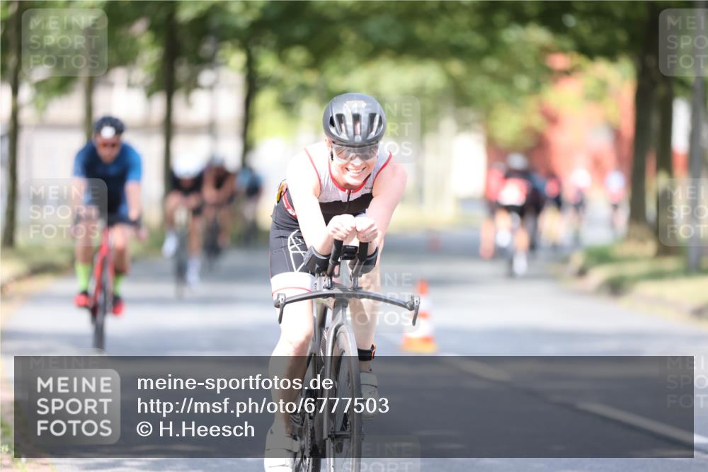 11.08.2024 - GEWOBA Citytriathlon Bremen H.Heesch http://msf.ph/oto/6777503 11.08.2024 11:45:43 Radfahren 822, 826, 867, 871, 873, 875, 936, 994, 1029 meine-sportfotos.de