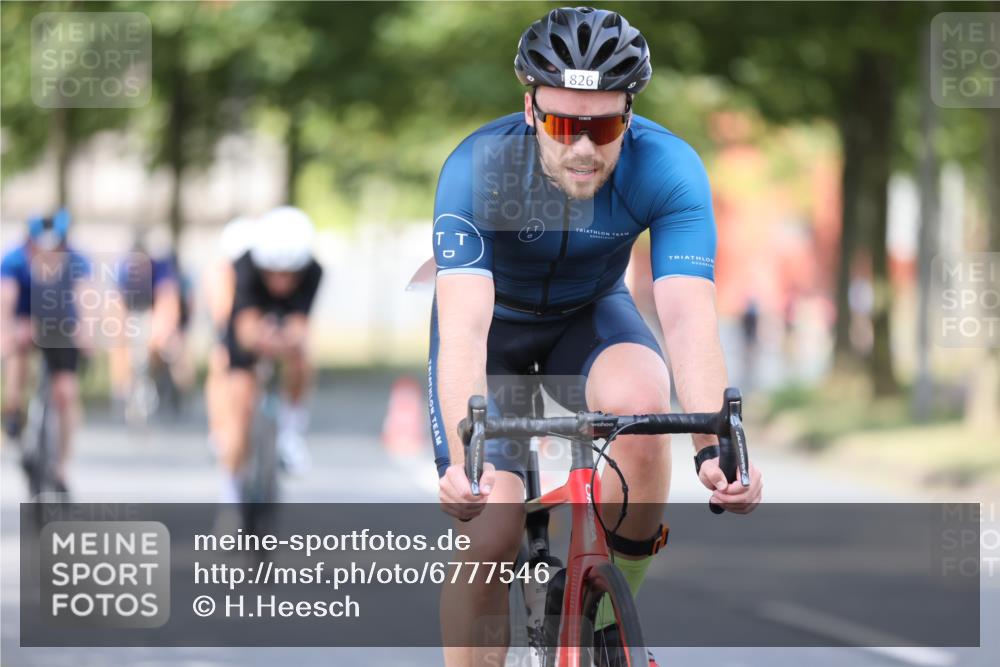 11.08.2024 - GEWOBA Citytriathlon Bremen H.Heesch http://msf.ph/oto/6777546 11.08.2024 11:45:44 Radfahren 822, 826, 867, 871, 873, 875, 936, 994, 1029 meine-sportfotos.de