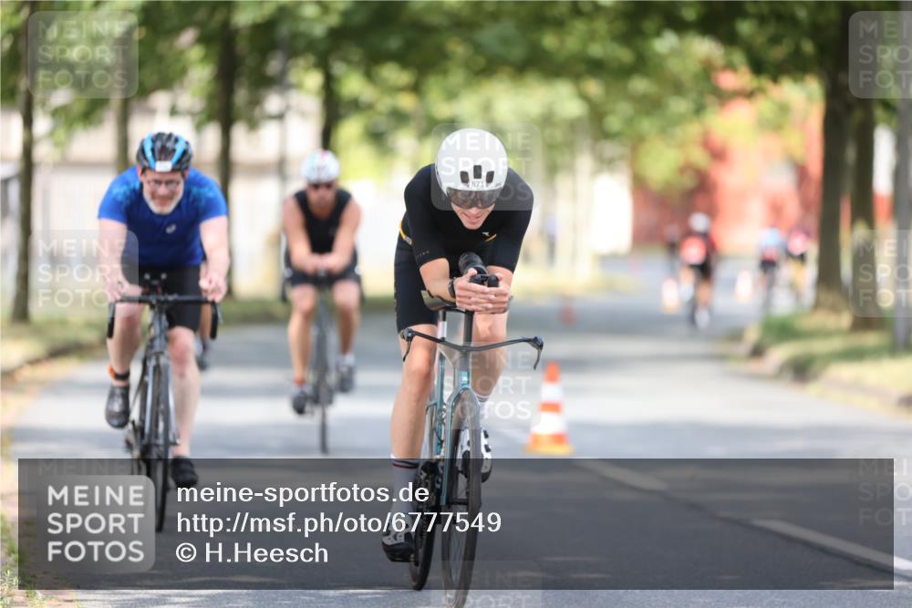 11.08.2024 - GEWOBA Citytriathlon Bremen H.Heesch http://msf.ph/oto/6777549 11.08.2024 11:45:45 Radfahren 822, 826, 867, 871, 873, 875, 936, 994, 1029 meine-sportfotos.de