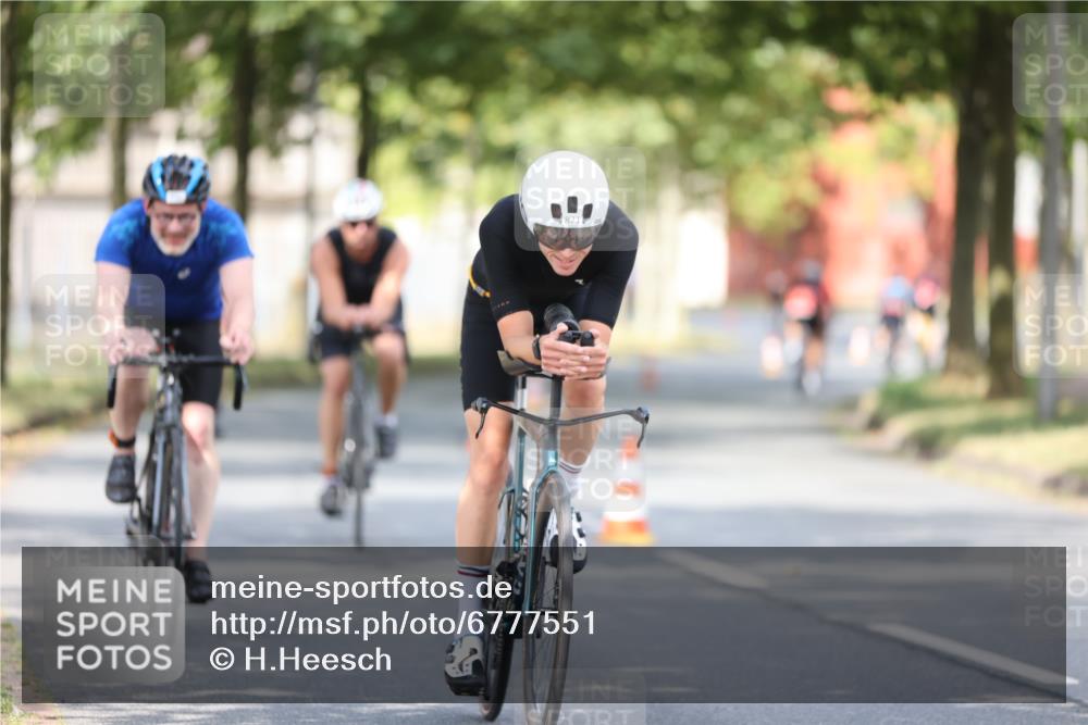 11.08.2024 - GEWOBA Citytriathlon Bremen H.Heesch http://msf.ph/oto/6777551 11.08.2024 11:45:45 Radfahren 822, 826, 867, 871, 873, 875, 936, 994, 1029 meine-sportfotos.de