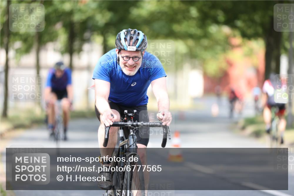 11.08.2024 - GEWOBA Citytriathlon Bremen H.Heesch http://msf.ph/oto/6777565 11.08.2024 11:45:46 Radfahren 822, 826, 867, 871, 873, 875, 936, 994, 1029 meine-sportfotos.de