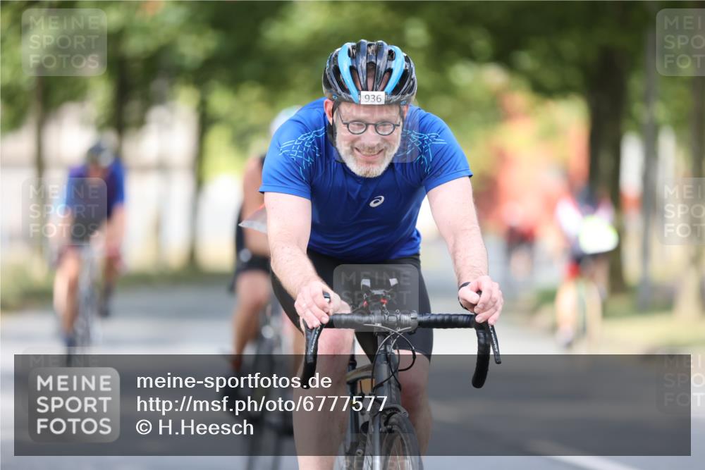 11.08.2024 - GEWOBA Citytriathlon Bremen H.Heesch http://msf.ph/oto/6777577 11.08.2024 11:45:46 Radfahren 822, 826, 867, 871, 873, 875, 936, 994, 1029 meine-sportfotos.de