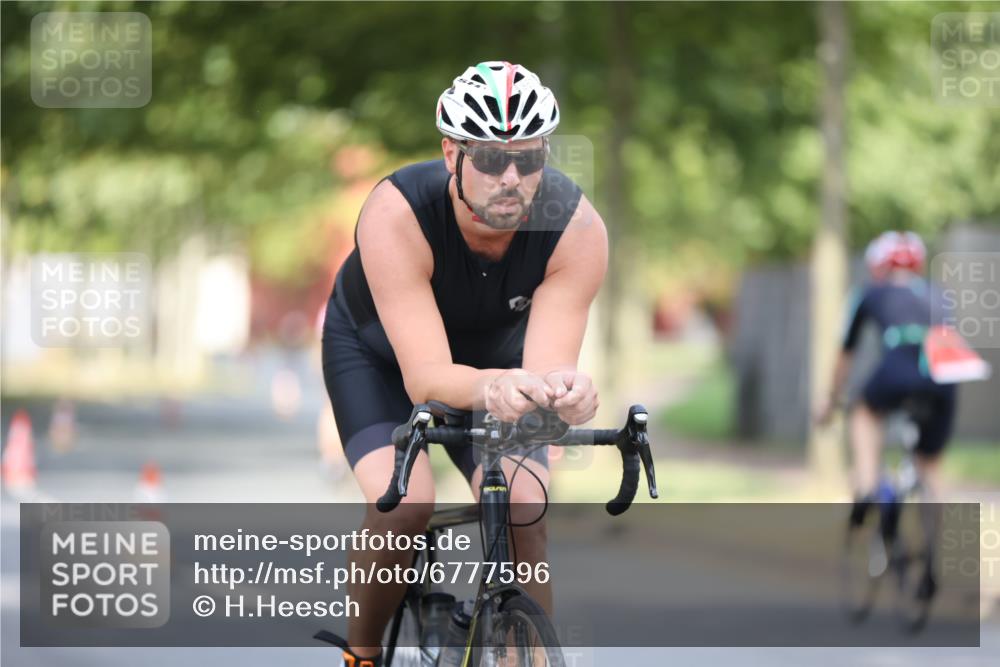 11.08.2024 - GEWOBA Citytriathlon Bremen H.Heesch http://msf.ph/oto/6777596 11.08.2024 11:45:47 Radfahren 822, 826, 867, 871, 873, 875, 936, 994, 1029 meine-sportfotos.de
