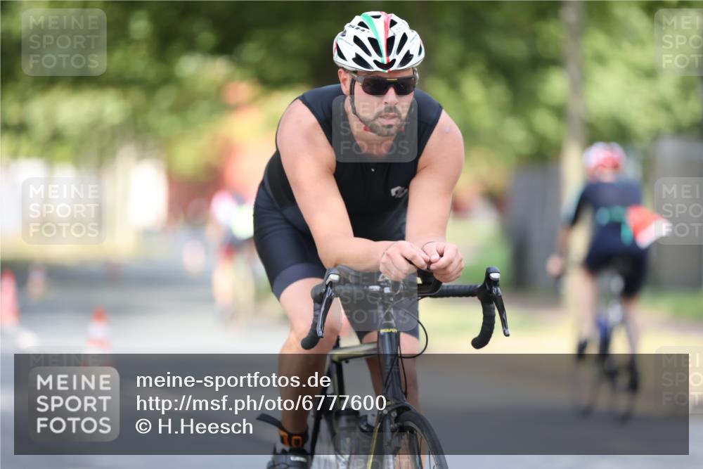 11.08.2024 - GEWOBA Citytriathlon Bremen H.Heesch http://msf.ph/oto/6777600 11.08.2024 11:45:47 Radfahren 822, 826, 867, 871, 873, 875, 936, 994, 1029 meine-sportfotos.de
