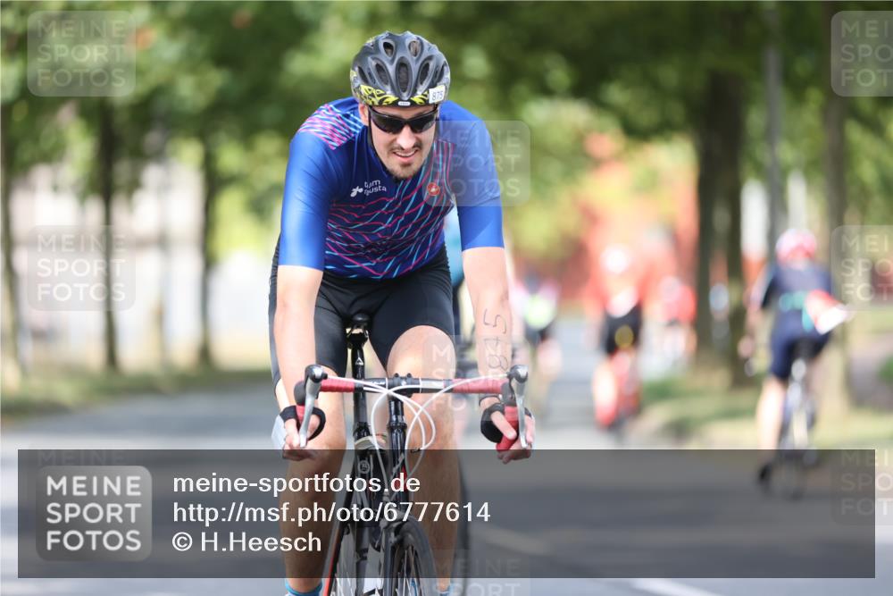 11.08.2024 - GEWOBA Citytriathlon Bremen H.Heesch http://msf.ph/oto/6777614 11.08.2024 11:45:48 Radfahren 822, 826, 845, 867, 871, 873, 875, 936, 994, 1029 meine-sportfotos.de