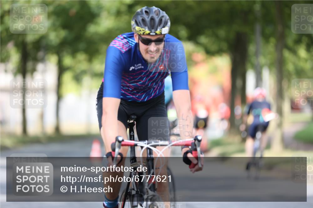 11.08.2024 - GEWOBA Citytriathlon Bremen H.Heesch http://msf.ph/oto/6777621 11.08.2024 11:45:48 Radfahren 822, 826, 845, 867, 871, 873, 875, 936, 994, 1029 meine-sportfotos.de