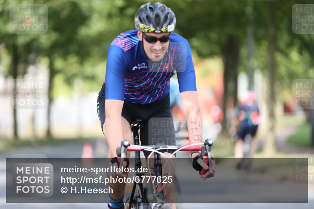 11.08.2024 - GEWOBA Citytriathlon Bremen H.Heesch http://msf.ph/oto/6777625 11.08.2024 11:45:48 Radfahren 822, 826, 845, 867, 871, 873, 875, 936, 994, 1029 meine-sportfotos.de