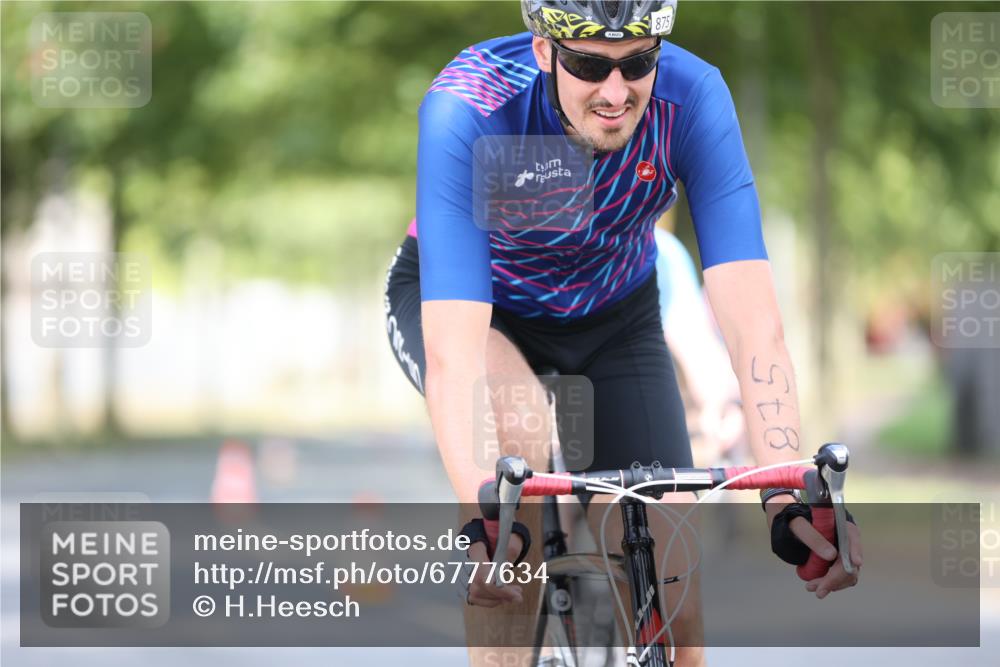 11.08.2024 - GEWOBA Citytriathlon Bremen H.Heesch http://msf.ph/oto/6777634 11.08.2024 11:45:48 Radfahren 822, 826, 845, 867, 871, 873, 875, 936, 994, 1029 meine-sportfotos.de