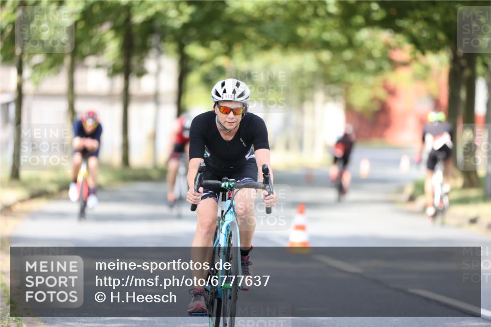 11.08.2024 - GEWOBA Citytriathlon Bremen H.Heesch http://msf.ph/oto/6777637 11.08.2024 11:45:59 Radfahren 755, 775, 845, 853, 867, 871, 873, 875, 954 meine-sportfotos.de