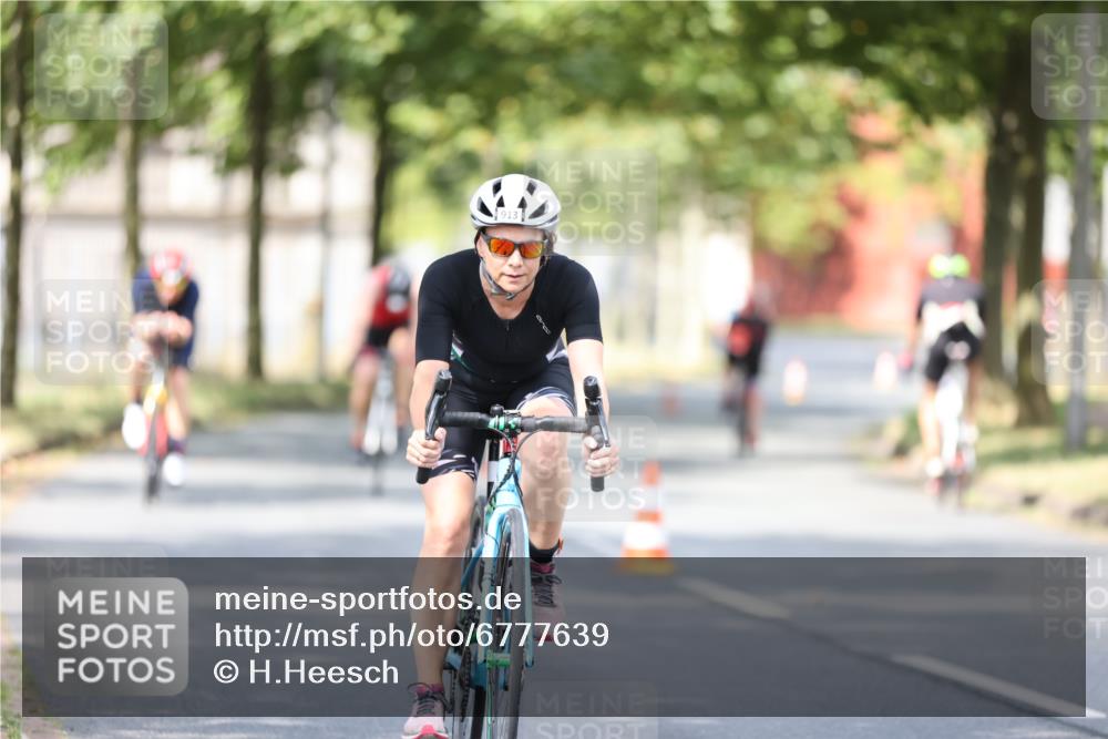11.08.2024 - GEWOBA Citytriathlon Bremen H.Heesch http://msf.ph/oto/6777639 11.08.2024 11:45:59 Radfahren 755, 775, 845, 853, 867, 871, 873, 875, 954 meine-sportfotos.de