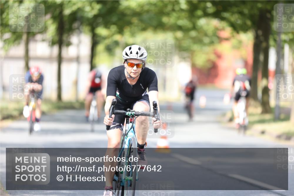 11.08.2024 - GEWOBA Citytriathlon Bremen H.Heesch http://msf.ph/oto/6777642 11.08.2024 11:45:59 Radfahren 755, 775, 845, 853, 867, 871, 873, 875, 954 meine-sportfotos.de