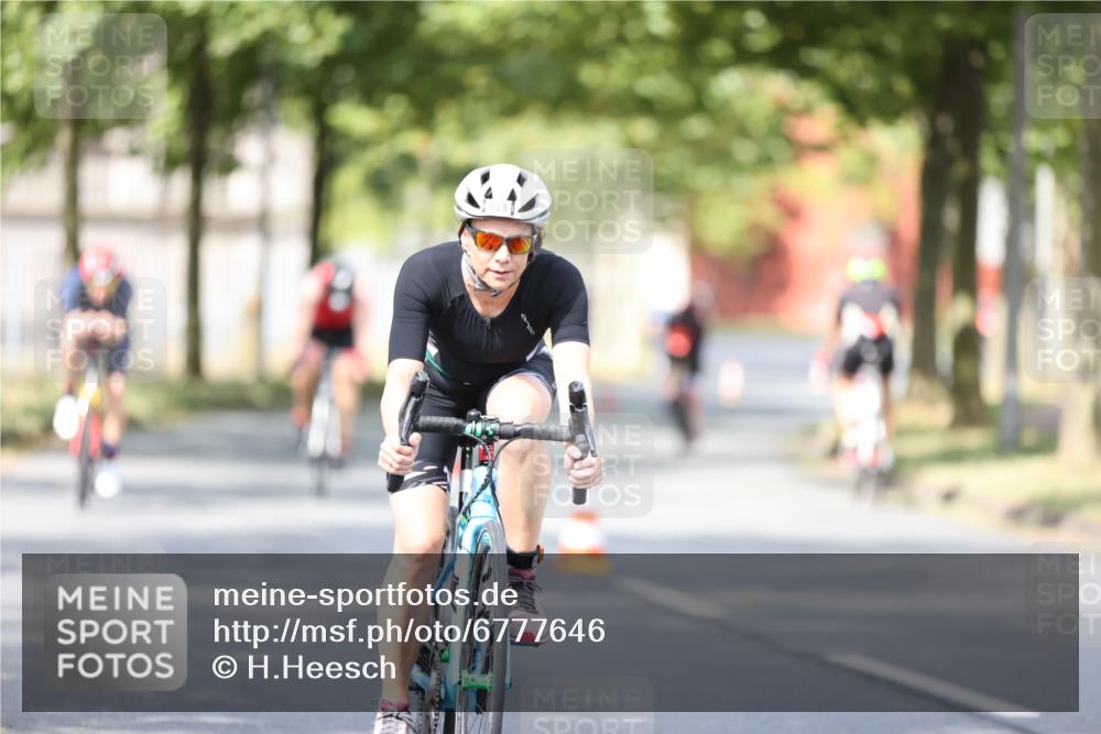 11.08.2024 - GEWOBA Citytriathlon Bremen H.Heesch http://msf.ph/oto/6777646 11.08.2024 11:45:59 Radfahren 755, 775, 845, 853, 867, 871, 873, 875, 954 meine-sportfotos.de