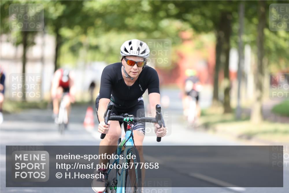 11.08.2024 - GEWOBA Citytriathlon Bremen H.Heesch http://msf.ph/oto/6777658 11.08.2024 11:45:59 Radfahren 755, 775, 845, 853, 867, 871, 873, 875, 954 meine-sportfotos.de