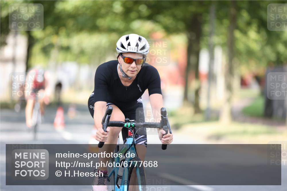 11.08.2024 - GEWOBA Citytriathlon Bremen H.Heesch http://msf.ph/oto/6777668 11.08.2024 11:45:59 Radfahren 755, 775, 845, 853, 867, 871, 873, 875, 954 meine-sportfotos.de