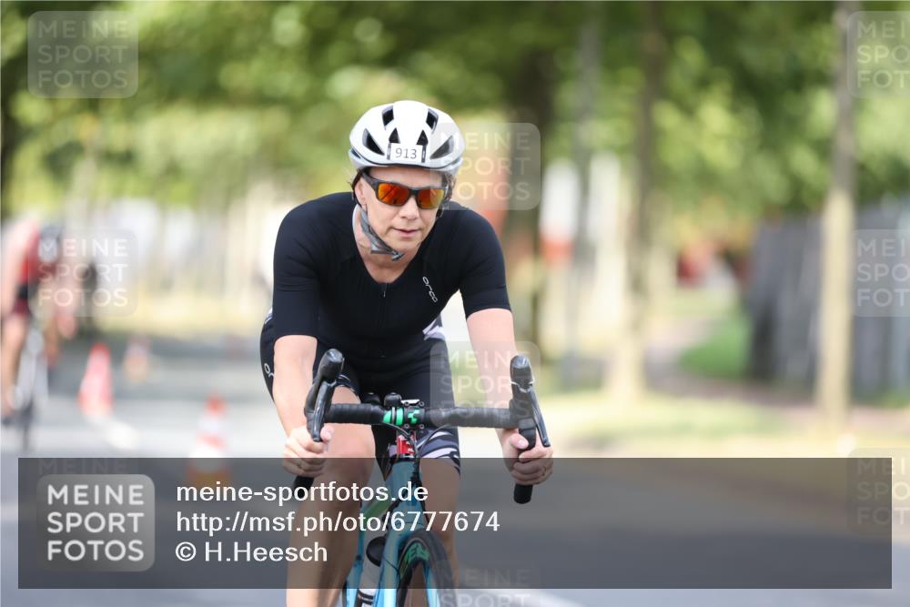 11.08.2024 - GEWOBA Citytriathlon Bremen H.Heesch http://msf.ph/oto/6777674 11.08.2024 11:45:59 Radfahren 755, 775, 845, 853, 867, 871, 873, 875, 954 meine-sportfotos.de