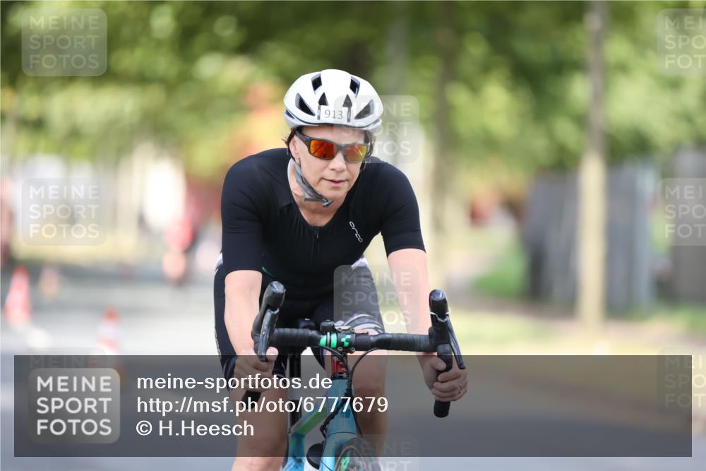 11.08.2024 - GEWOBA Citytriathlon Bremen H.Heesch http://msf.ph/oto/6777679 11.08.2024 11:45:59 Radfahren 755, 775, 845, 853, 867, 871, 873, 875, 954 meine-sportfotos.de