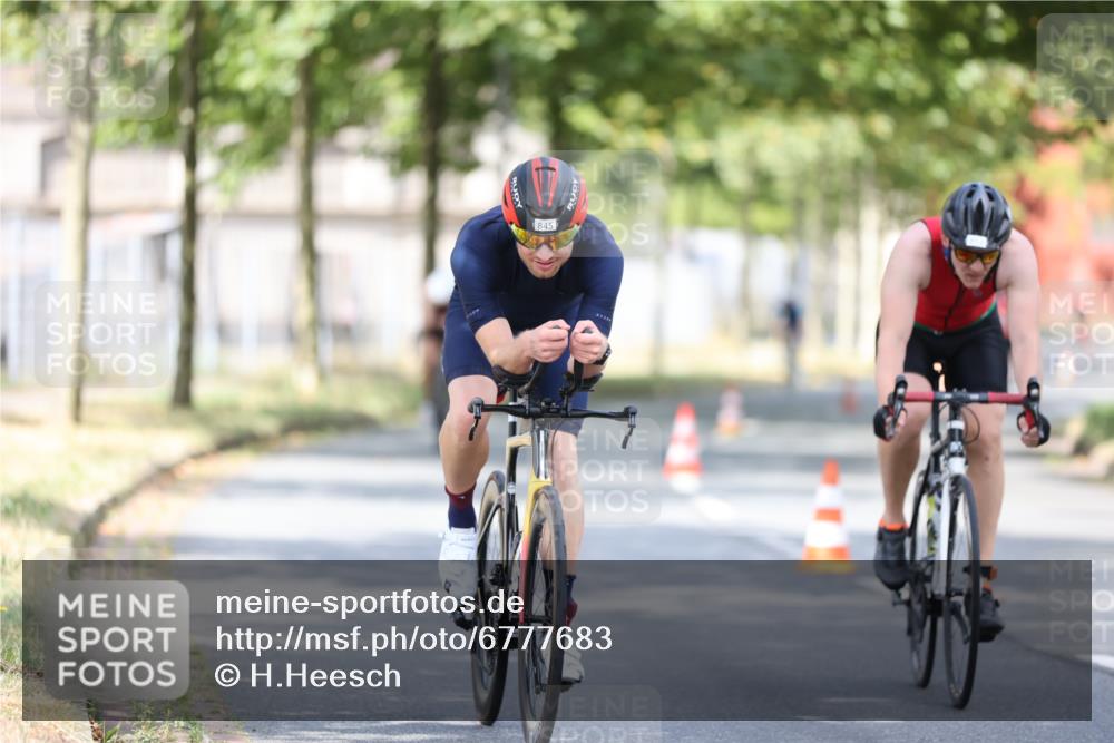 11.08.2024 - GEWOBA Citytriathlon Bremen H.Heesch http://msf.ph/oto/6777683 11.08.2024 11:46:01 Radfahren 755, 775, 806, 845, 853, 873, 954, 962 meine-sportfotos.de