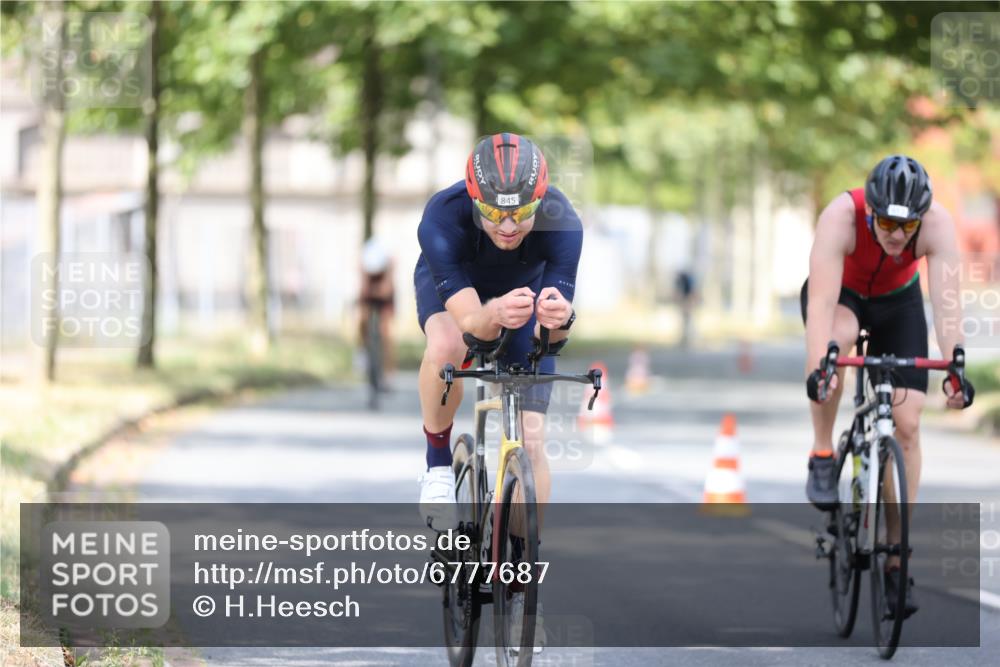11.08.2024 - GEWOBA Citytriathlon Bremen H.Heesch http://msf.ph/oto/6777687 11.08.2024 11:46:01 Radfahren 755, 775, 806, 845, 853, 873, 954, 962 meine-sportfotos.de