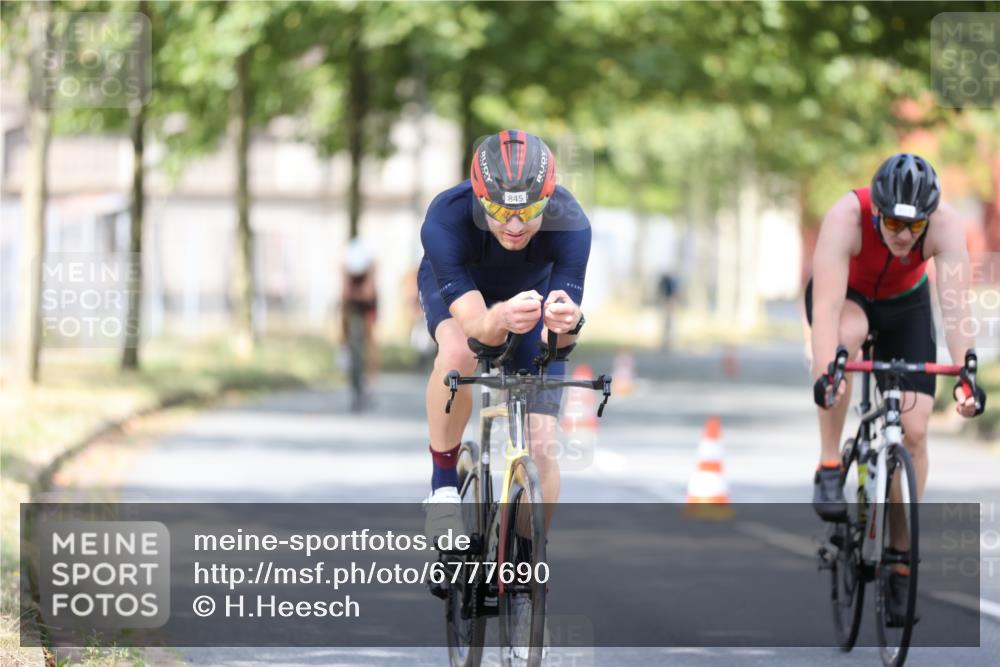 11.08.2024 - GEWOBA Citytriathlon Bremen H.Heesch http://msf.ph/oto/6777690 11.08.2024 11:46:01 Radfahren 755, 775, 806, 845, 853, 873, 954, 962 meine-sportfotos.de