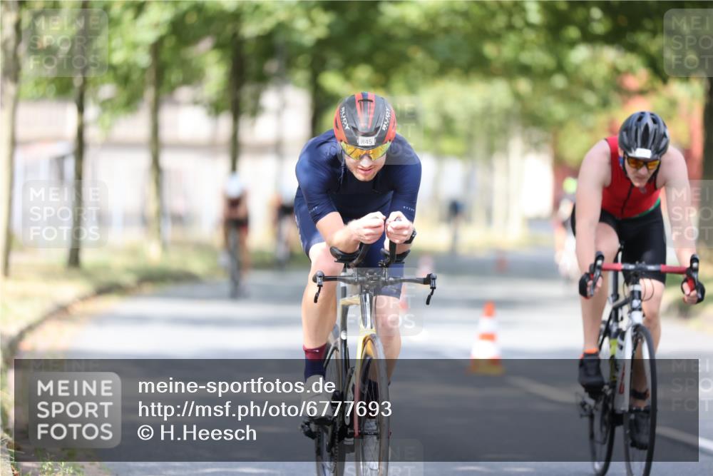 11.08.2024 - GEWOBA Citytriathlon Bremen H.Heesch http://msf.ph/oto/6777693 11.08.2024 11:46:01 Radfahren 755, 775, 806, 845, 853, 873, 954, 962 meine-sportfotos.de